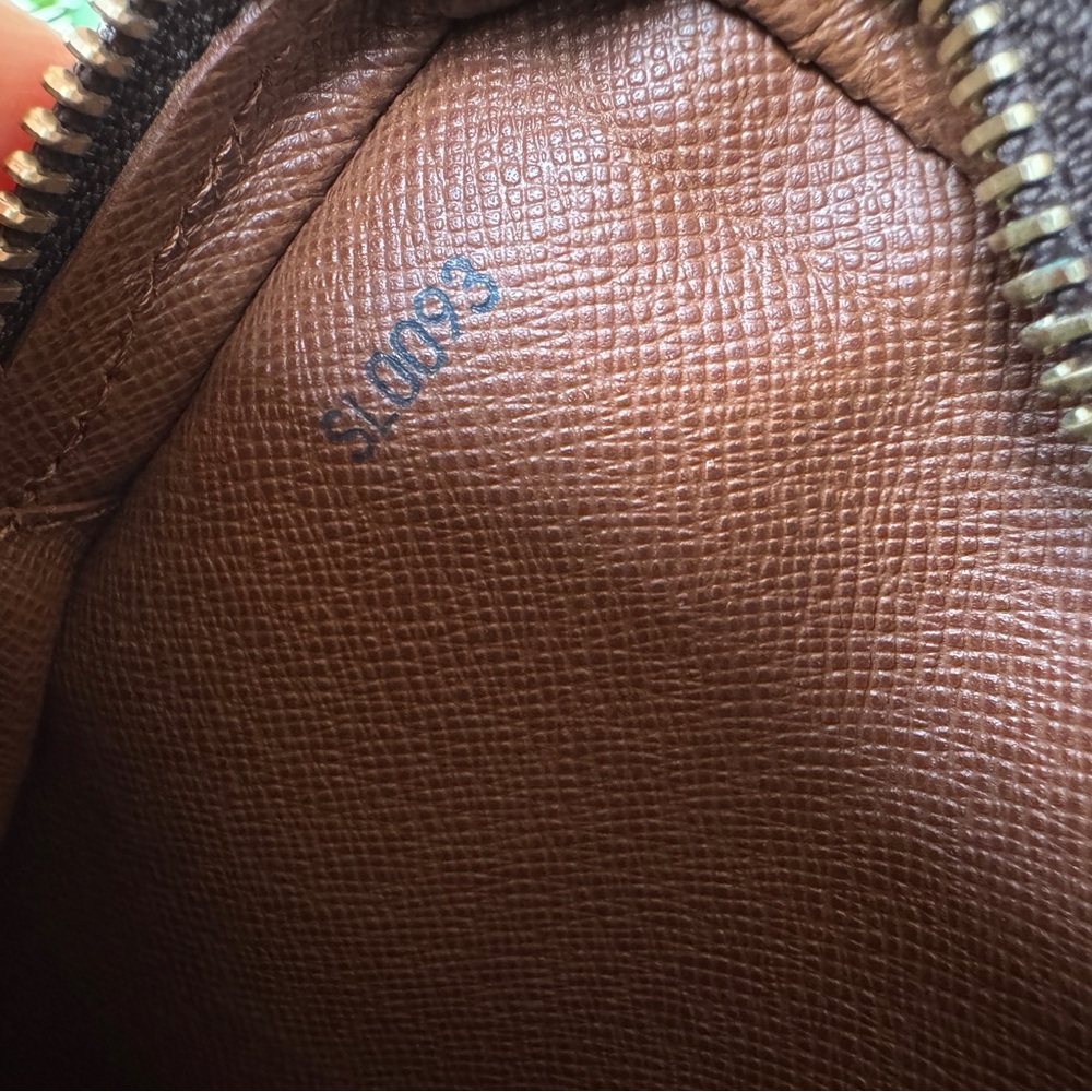 Price driop!! Louis Vuitton Monogram Danube Crossbody Bag - Picture 12 of 15